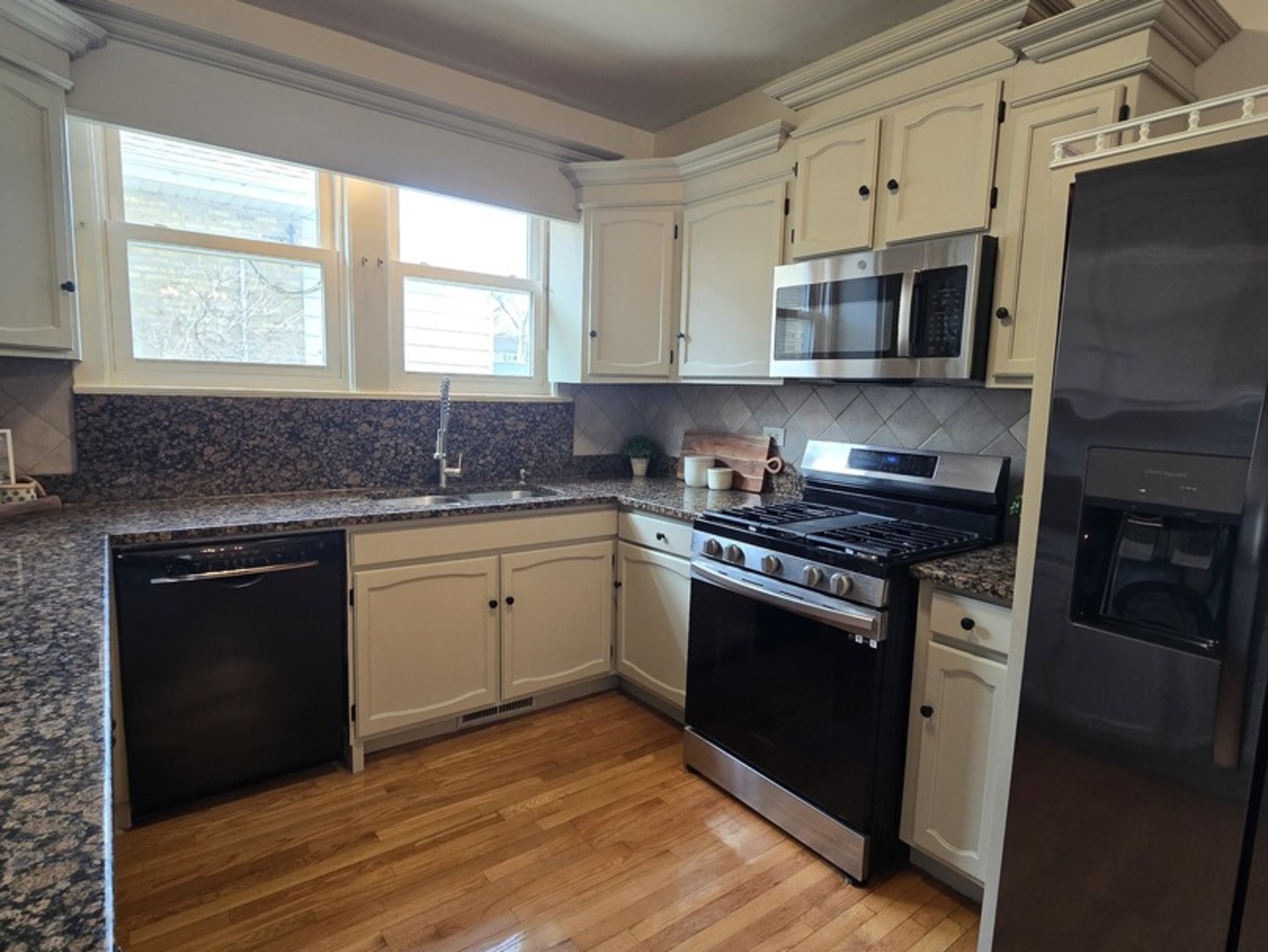 7324 W Lunt Avenue, Chicago, IL 60631