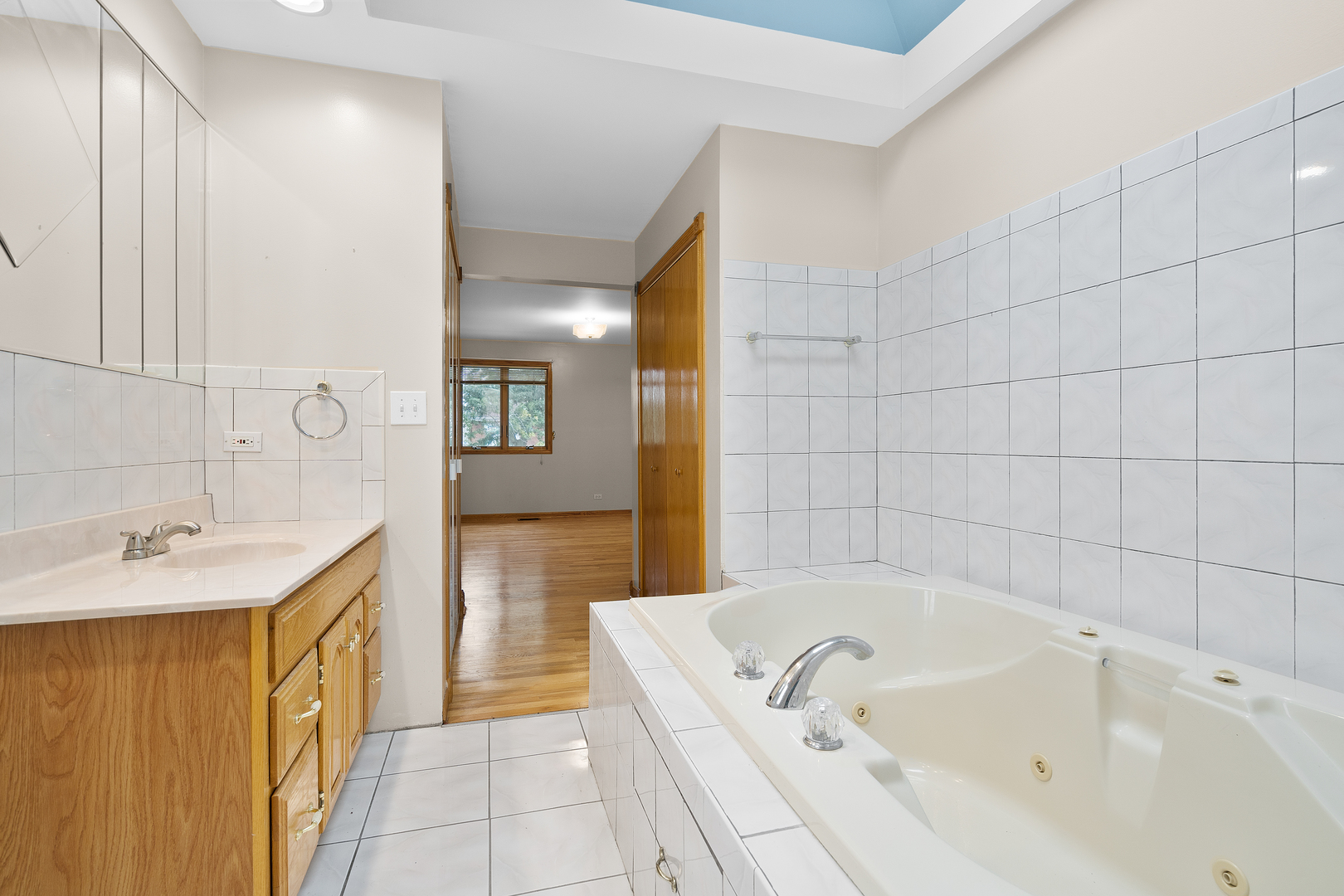 7324 W Lunt Avenue, Chicago, IL 60631
