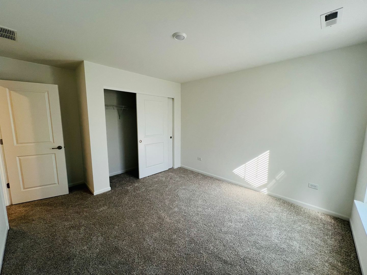 128 Henderson Street, Oswego, IL 60543