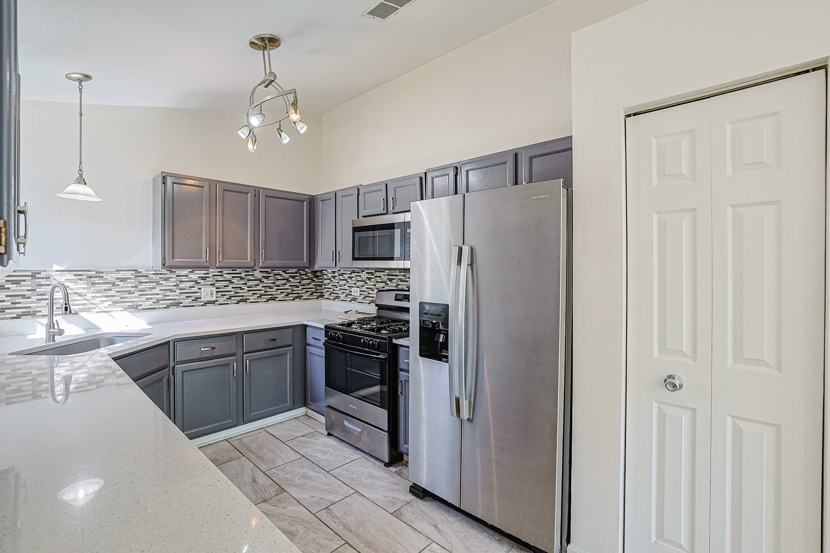 712 Shady Oaks Court, Elgin, IL 60120