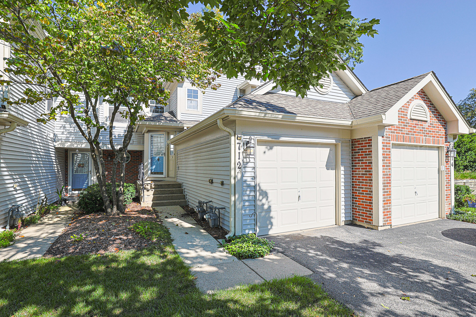 712 Shady Oaks Court, Elgin, IL 60120