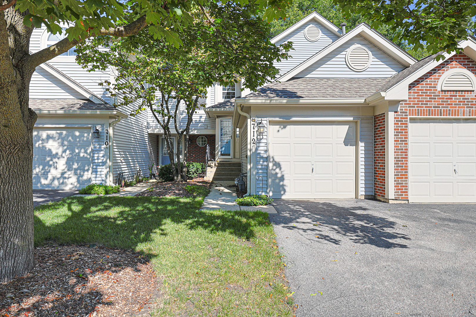 712 Shady Oaks Court, Elgin, IL 60120
