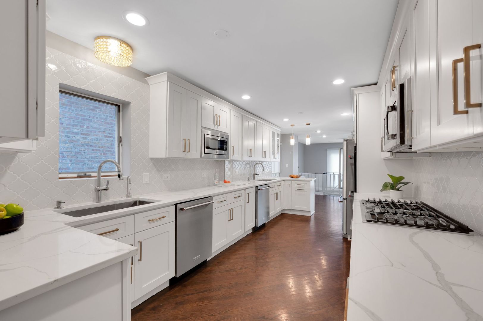 3123 W Chase Avenue, Chicago, IL 60645
