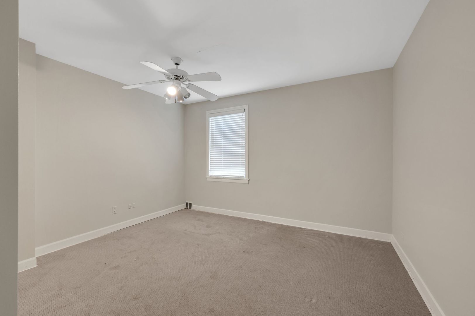 3123 W Chase Avenue, Chicago, IL 60645