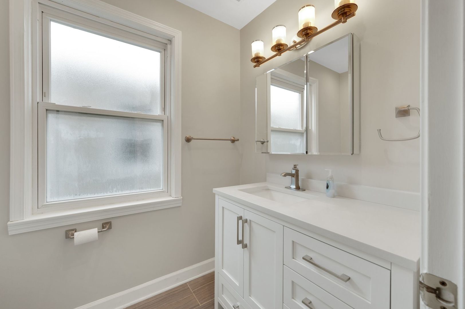 3123 W Chase Avenue, Chicago, IL 60645