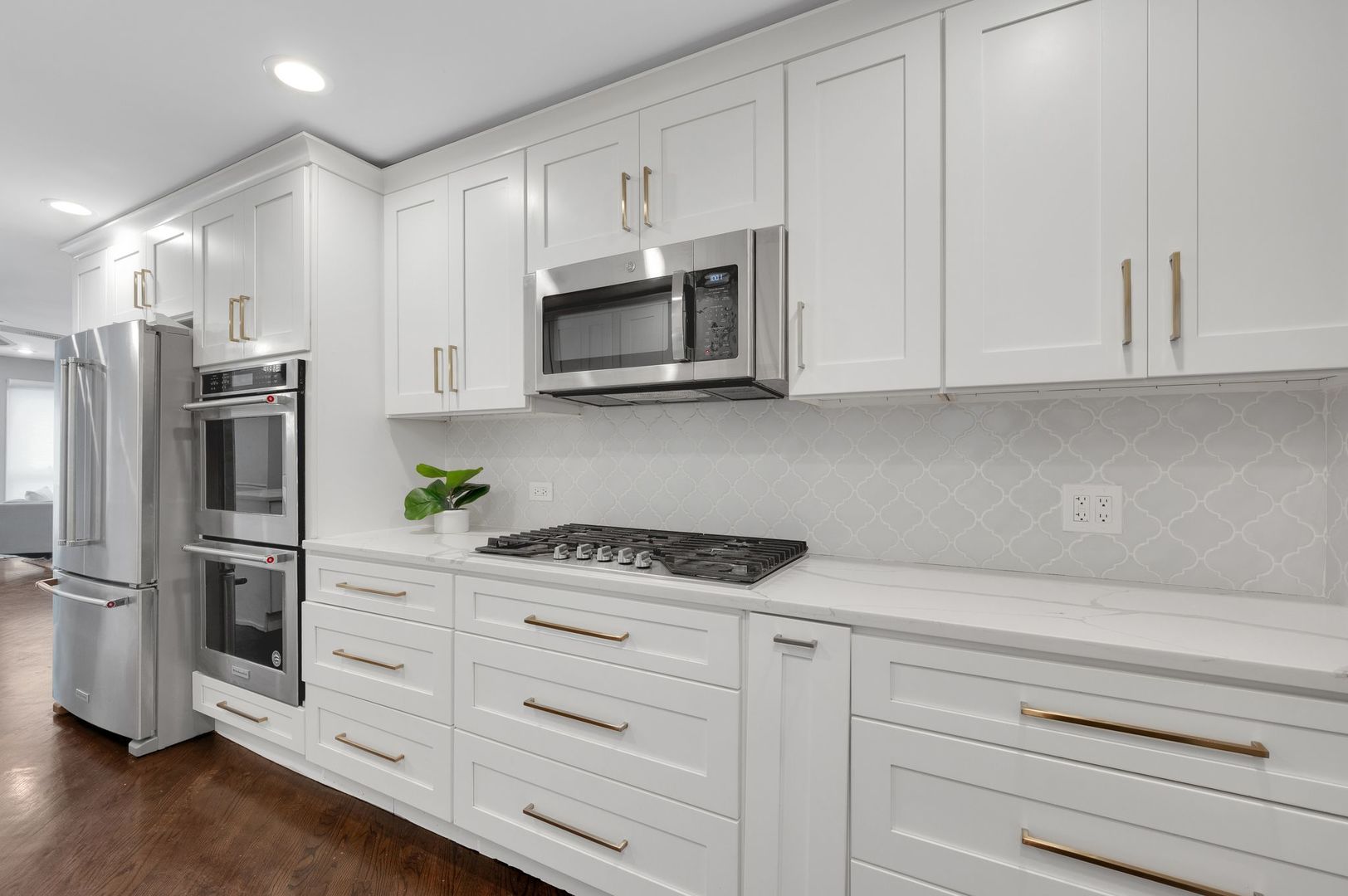 3123 W Chase Avenue, Chicago, IL 60645