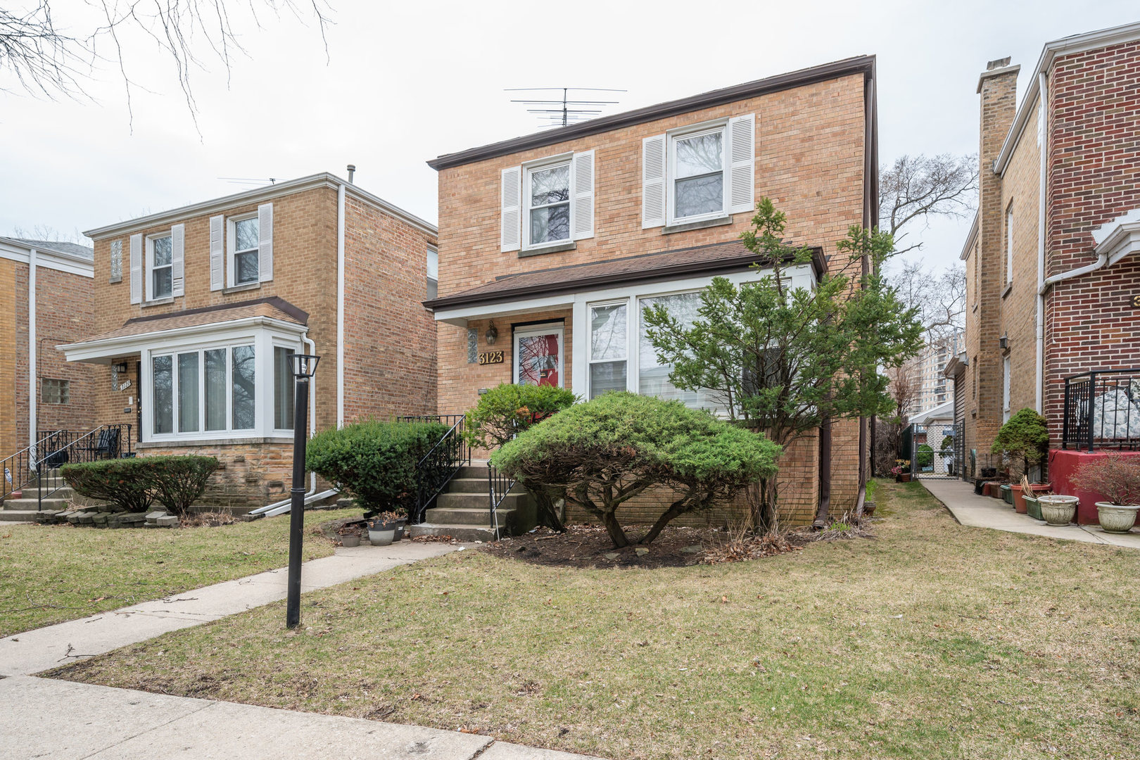 3123 W Chase Avenue, Chicago, IL 60645