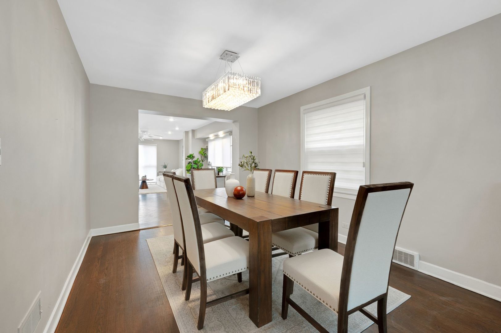 3123 W Chase Avenue, Chicago, IL 60645