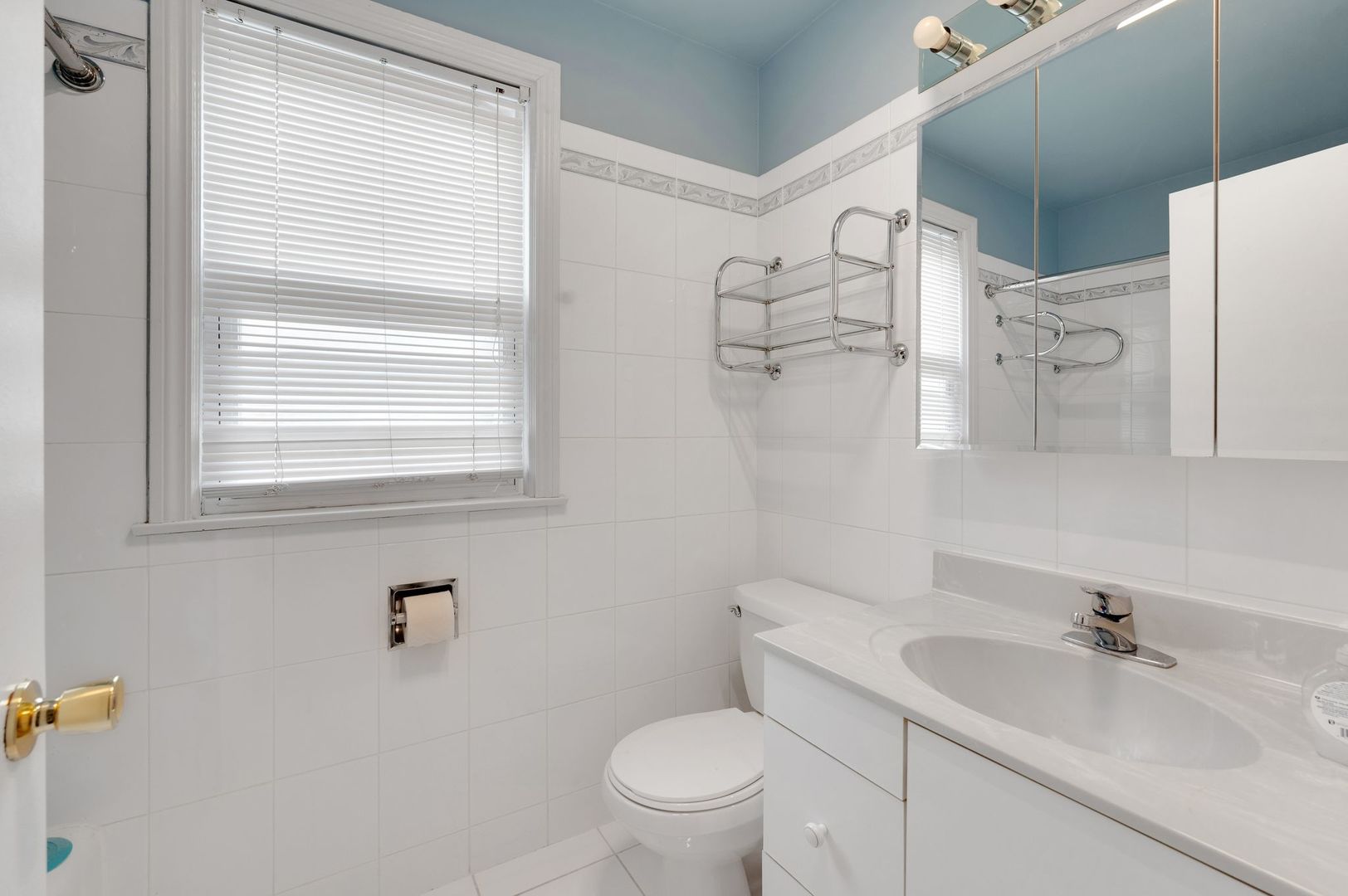 3123 W Chase Avenue, Chicago, IL 60645