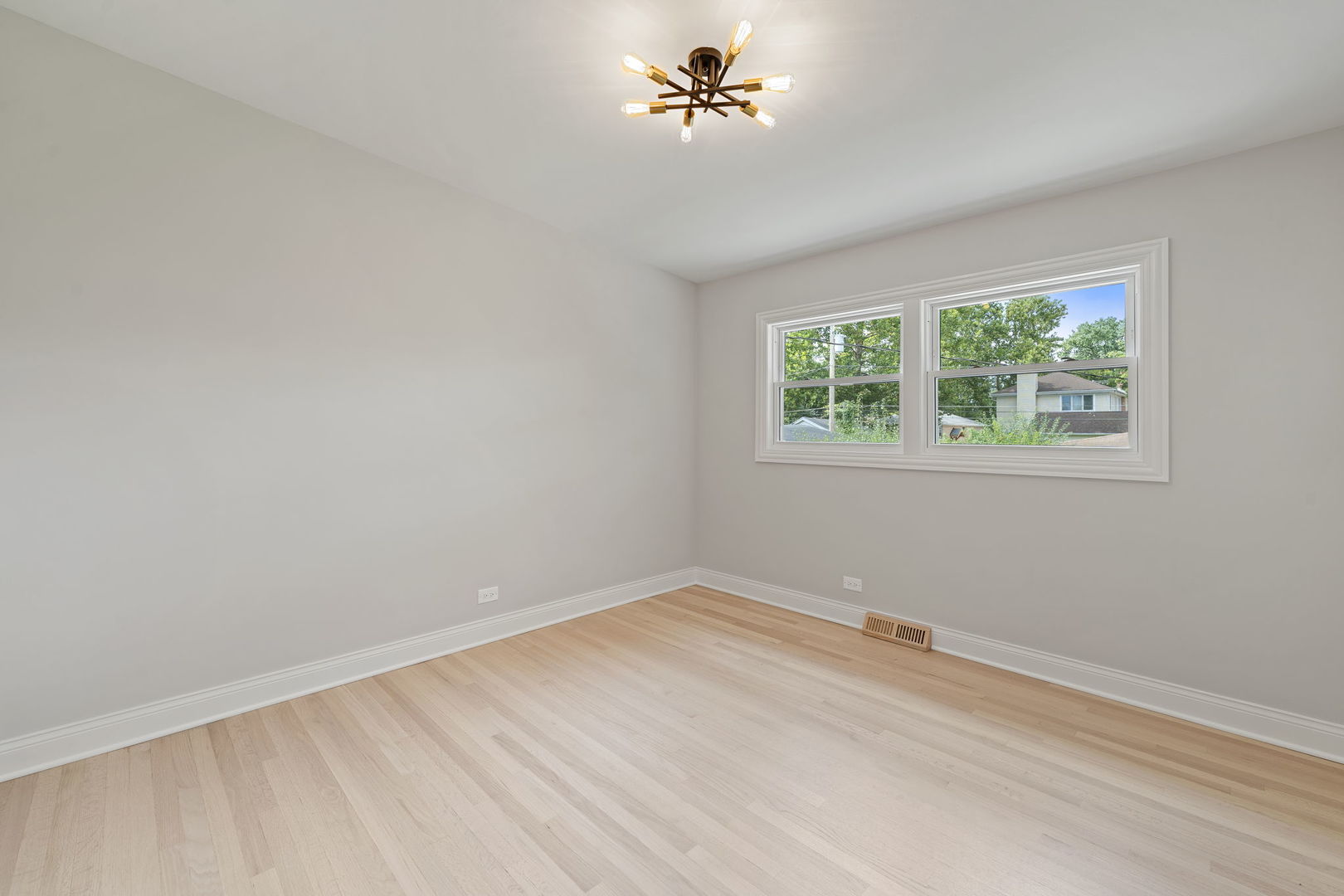 319 Kilpatrick Avenue, Wilmette, IL 60091