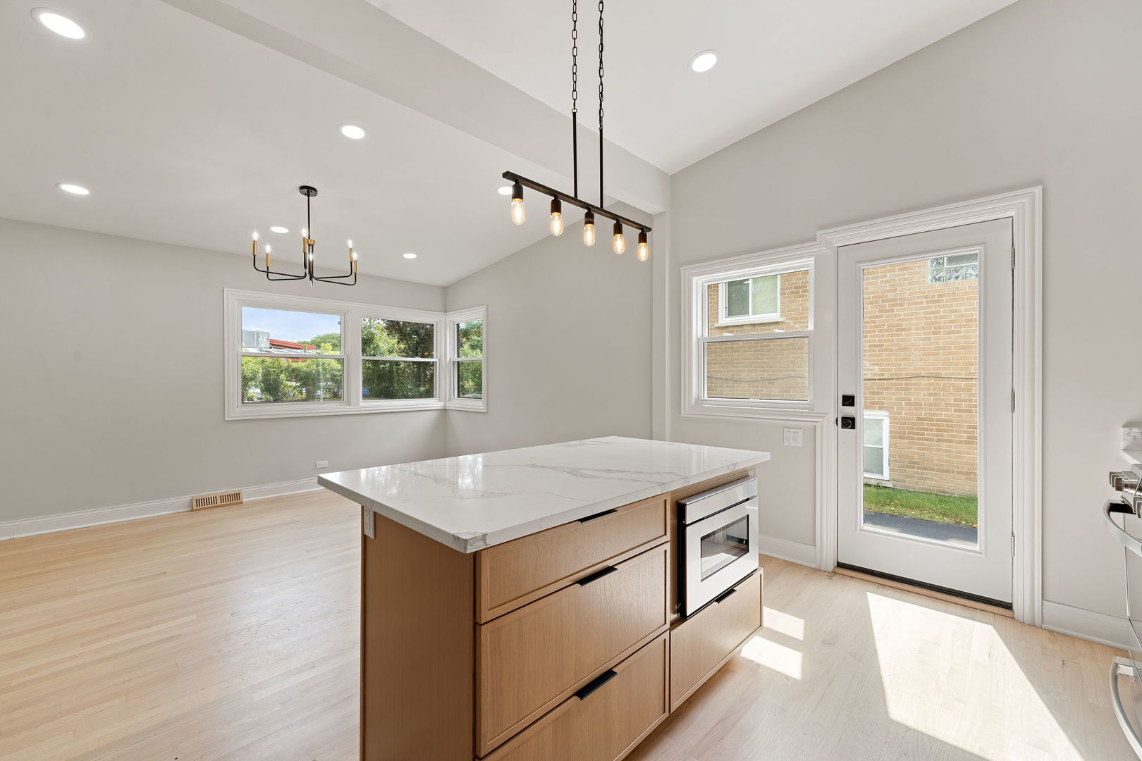 319 Kilpatrick Avenue, Wilmette, IL 60091