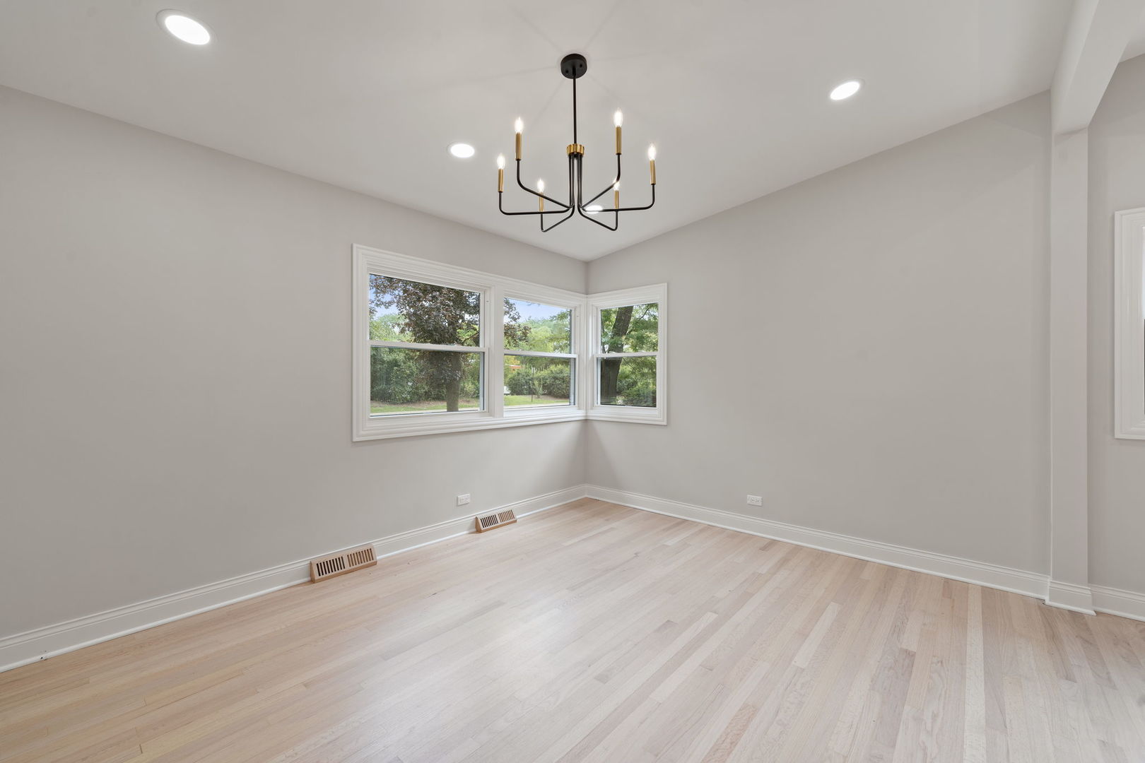 319 Kilpatrick Avenue, Wilmette, IL 60091