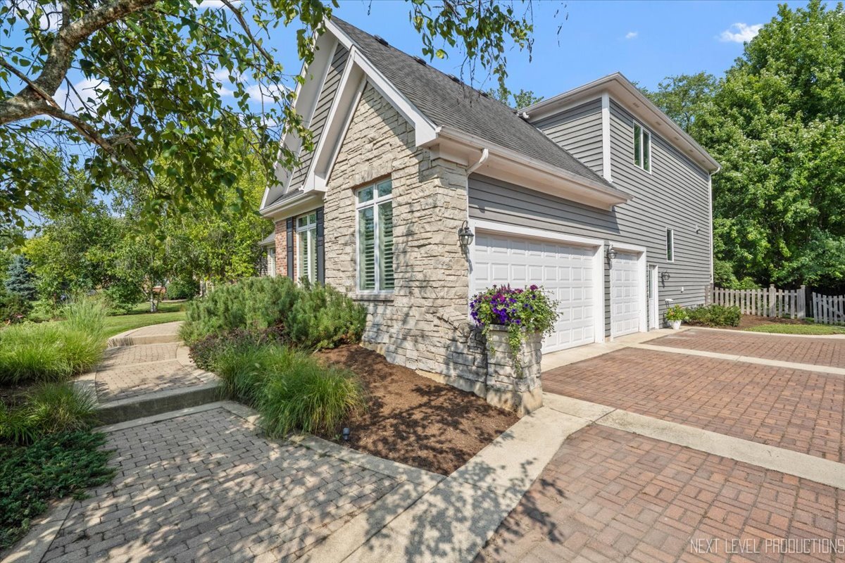 821 Plamondon Road, Wheaton, IL 60189
