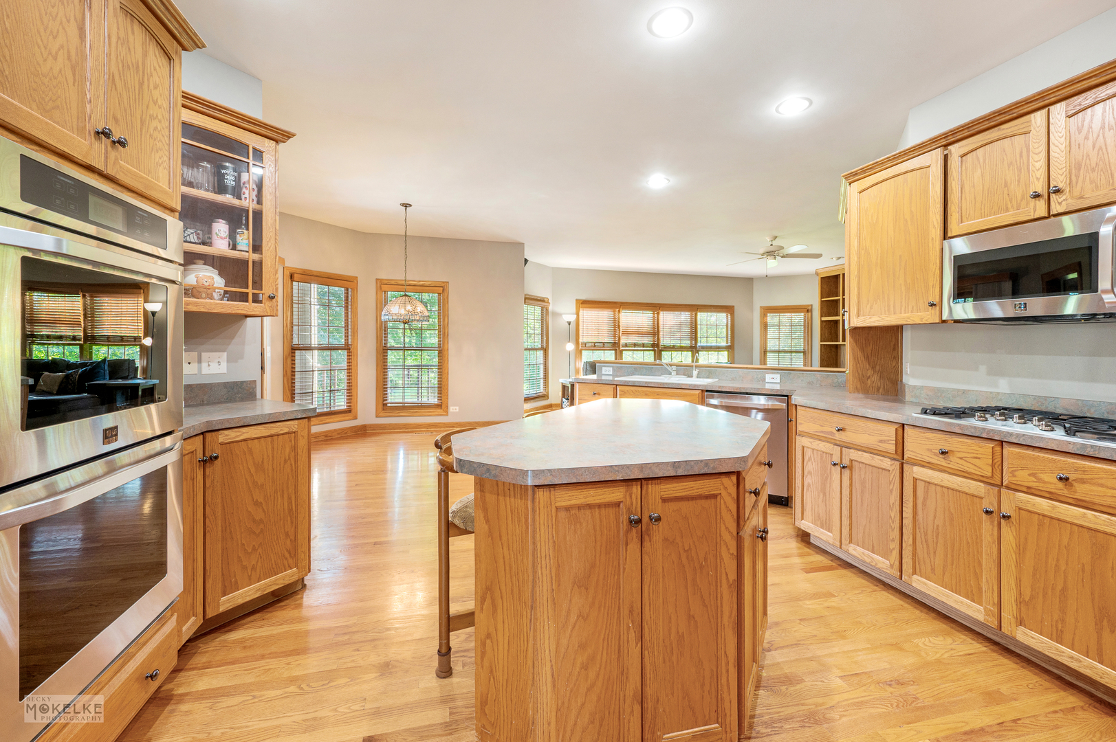 833 Carolyn Court, Elburn, IL 60119