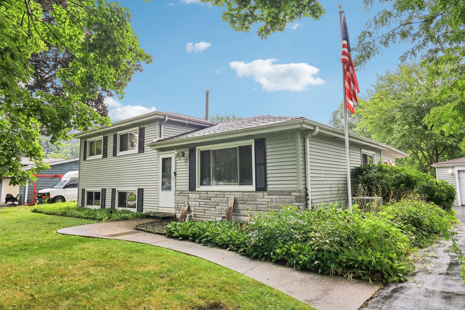 37371 N Shirley Drive, Gurnee, IL 60031