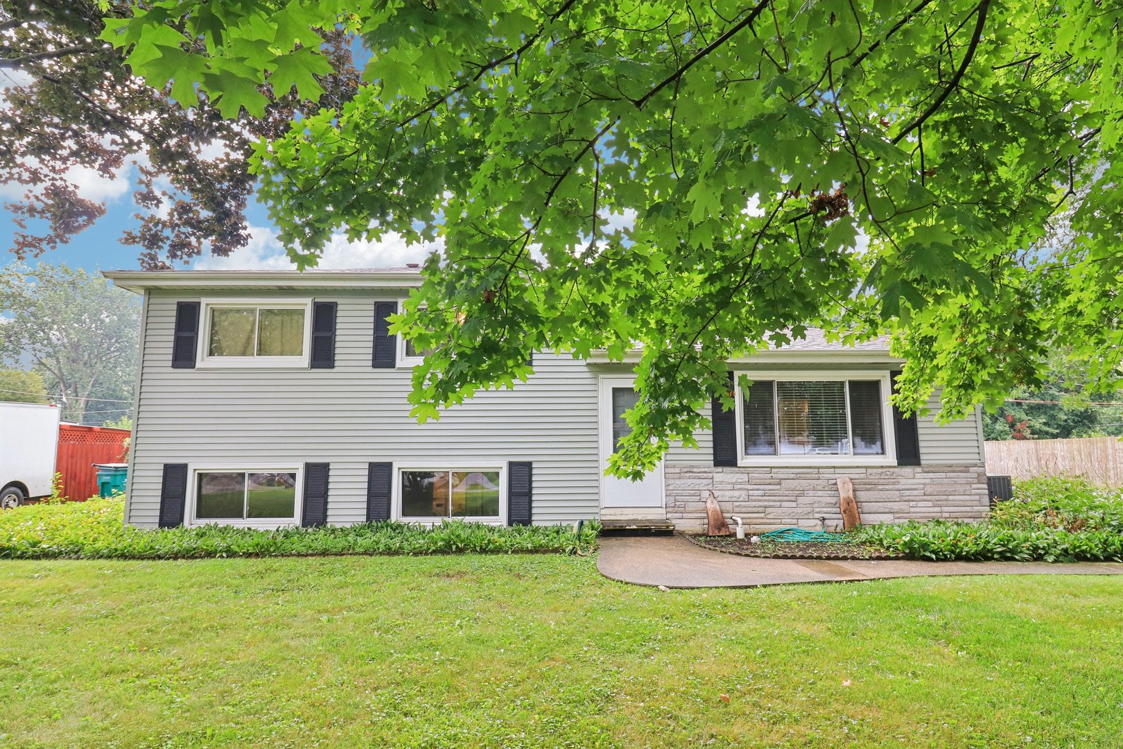 37371 N Shirley Drive, Gurnee, IL 60031