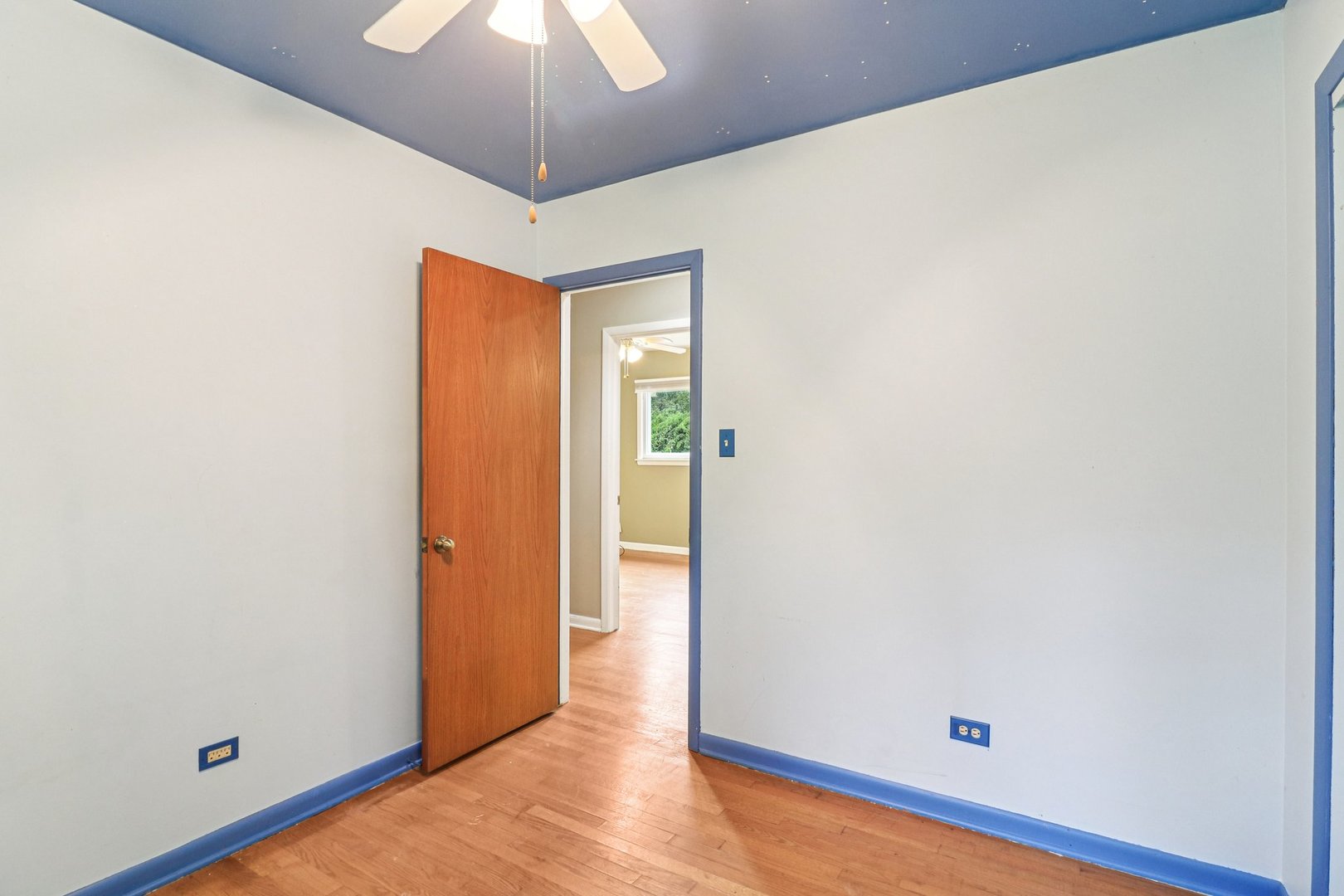 37371 N Shirley Drive, Gurnee, IL 60031
