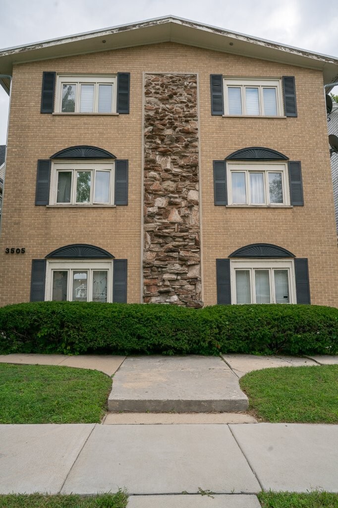 3505 Oak Park Avenue #B3, Berwyn, IL 60402