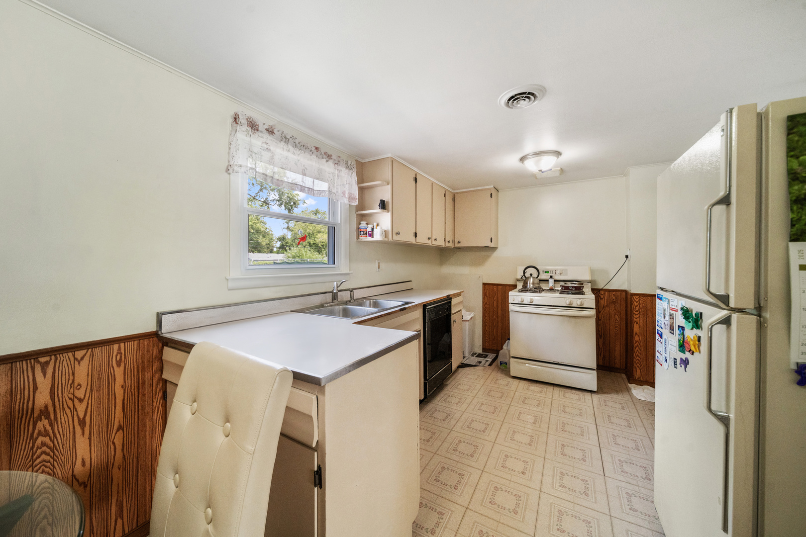740 W Kent Avenue, Crete, IL 60417