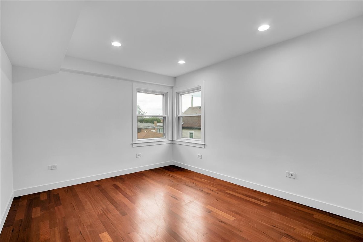 5532 S Kilbourn Avenue, Chicago, IL 60629