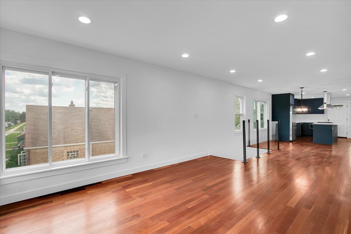 5532 S Kilbourn Avenue, Chicago, IL 60629