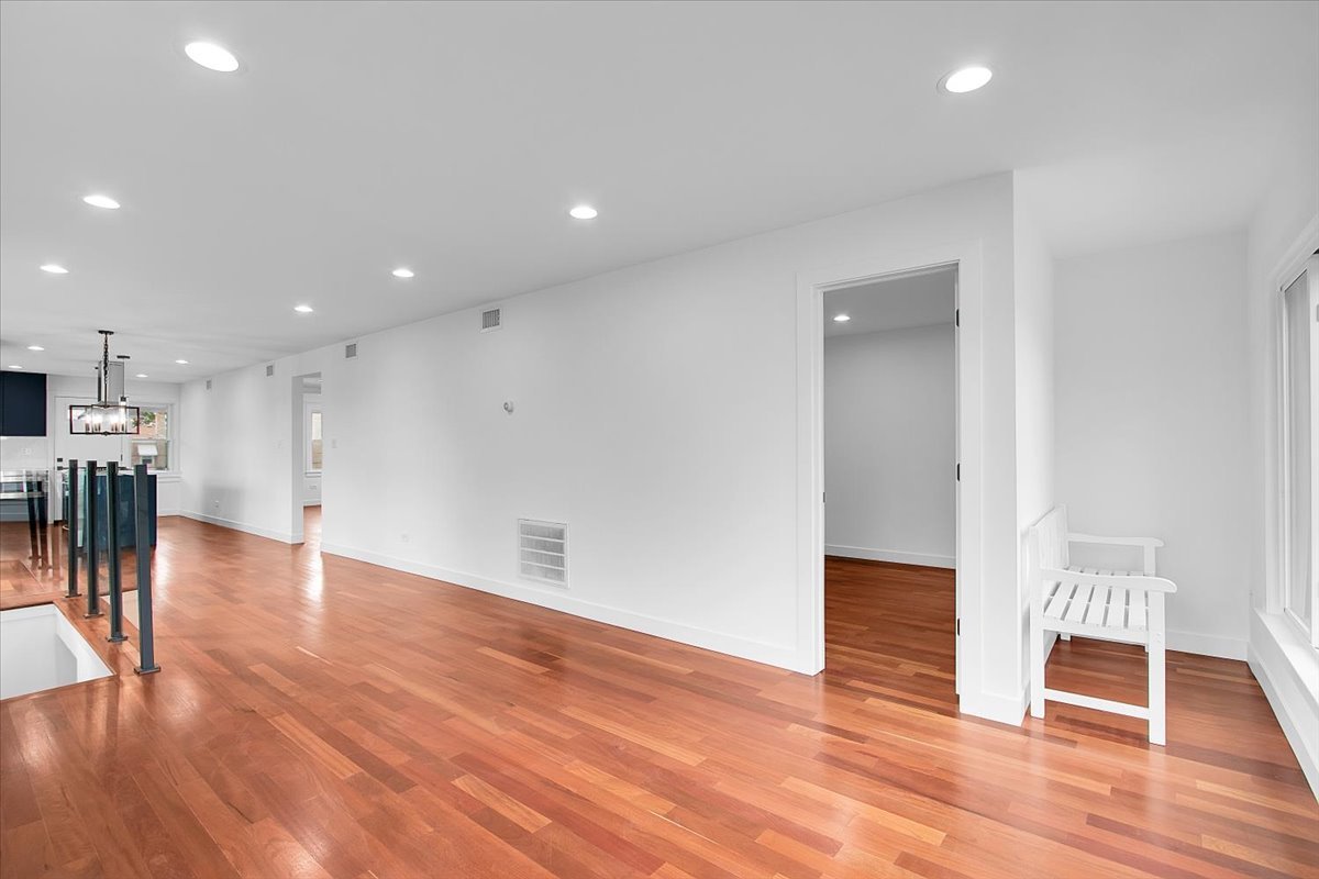 5532 S Kilbourn Avenue, Chicago, IL 60629