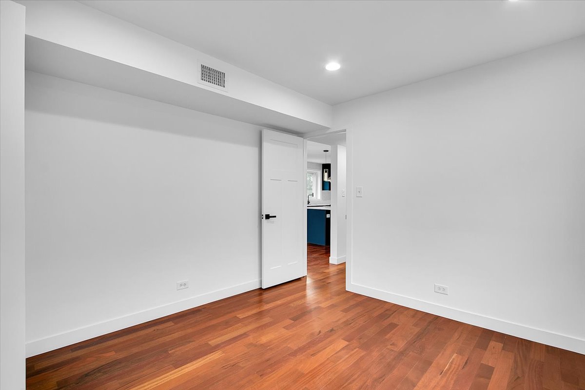 5532 S Kilbourn Avenue, Chicago, IL 60629
