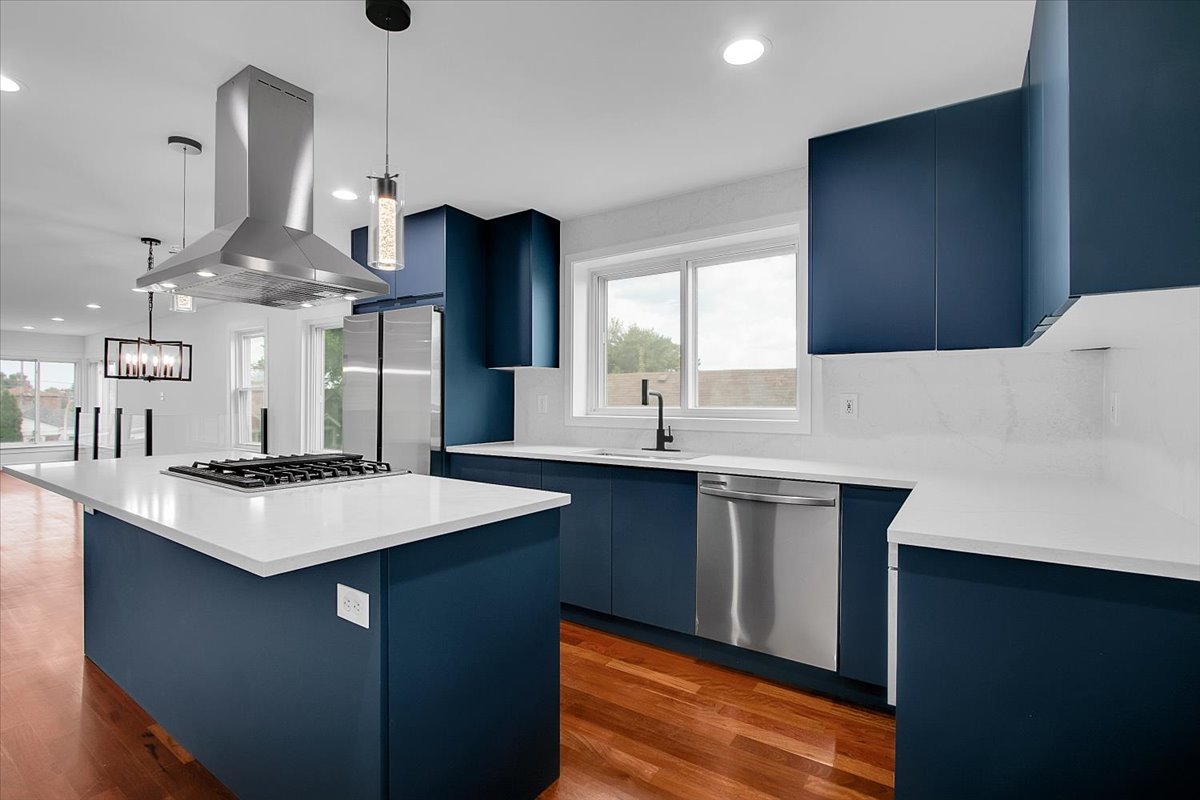 5532 S Kilbourn Avenue, Chicago, IL 60629