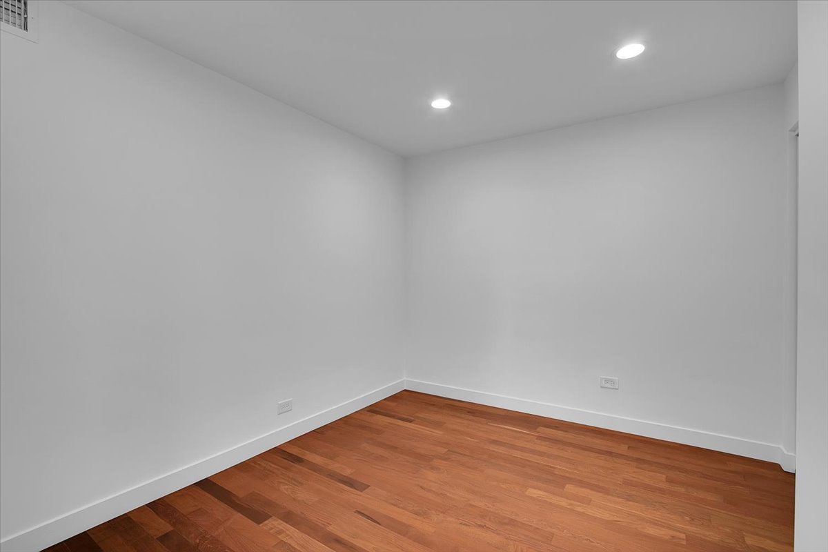 5532 S Kilbourn Avenue, Chicago, IL 60629