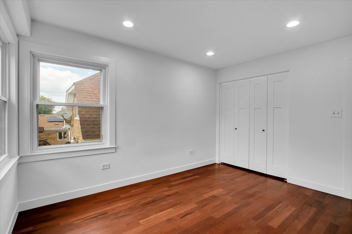 5532 S Kilbourn Avenue, Chicago, IL 60629