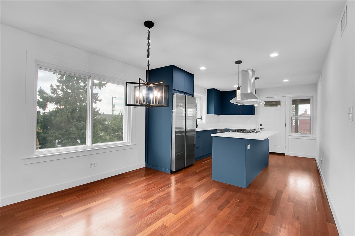 5532 S Kilbourn Avenue, Chicago, IL 60629