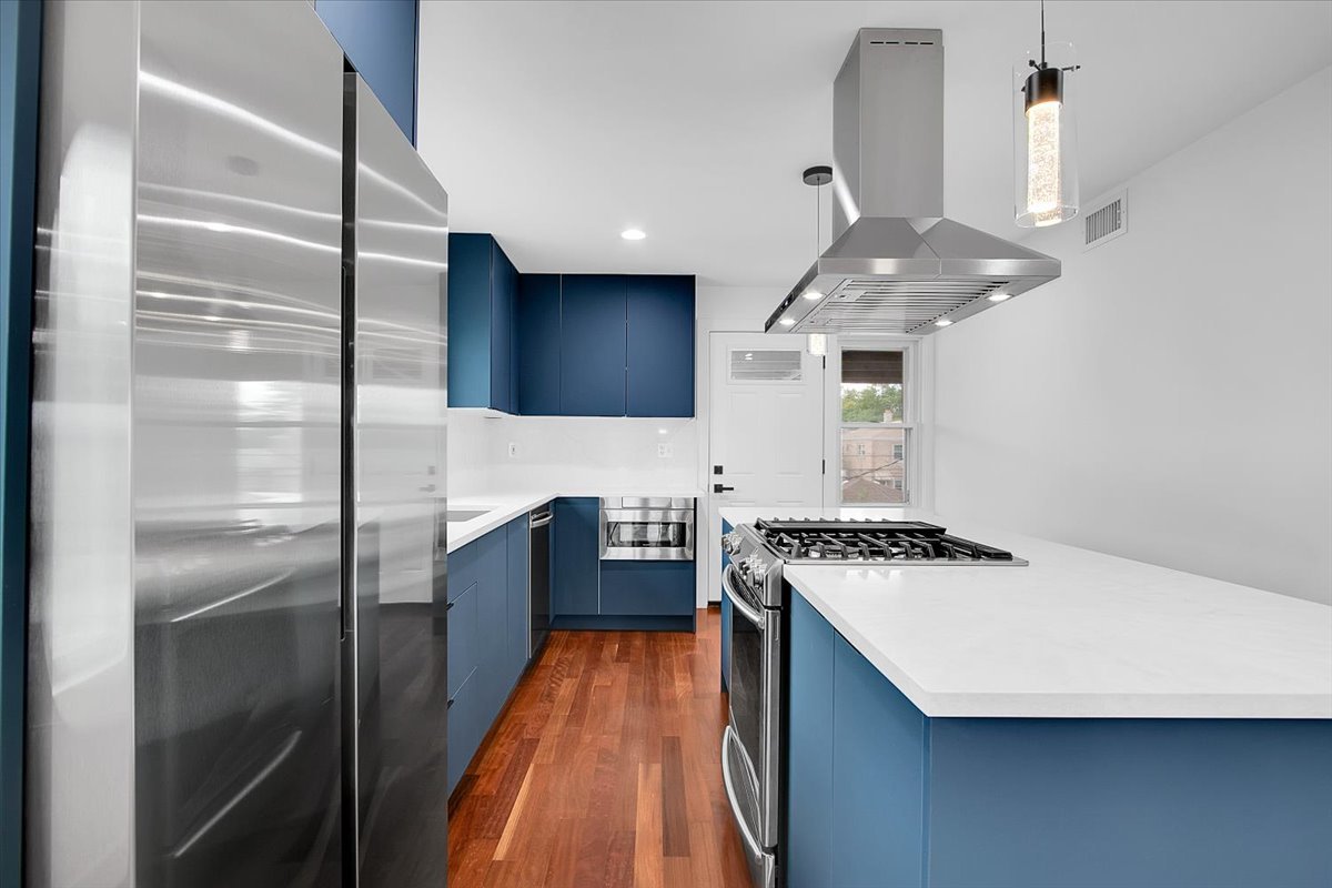 5532 S Kilbourn Avenue, Chicago, IL 60629