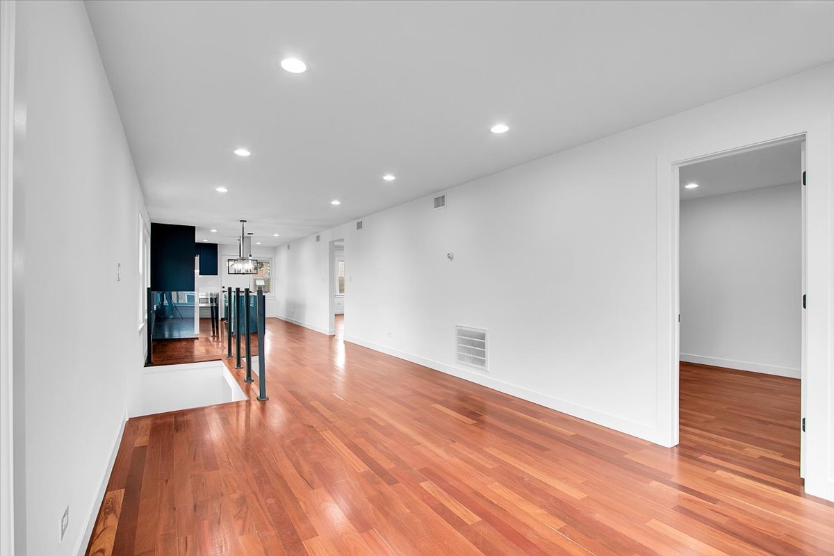 5532 S Kilbourn Avenue, Chicago, IL 60629