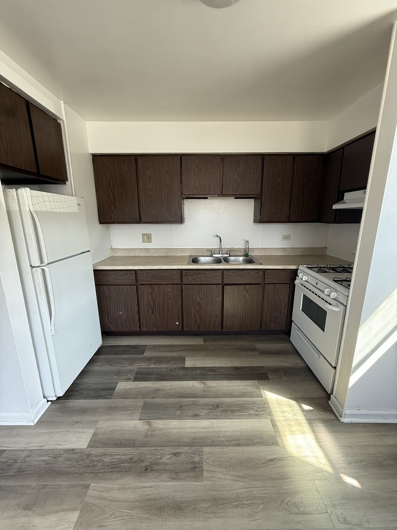 1627 Woodbine Drive #2, Round Lake Beach, IL 60073
