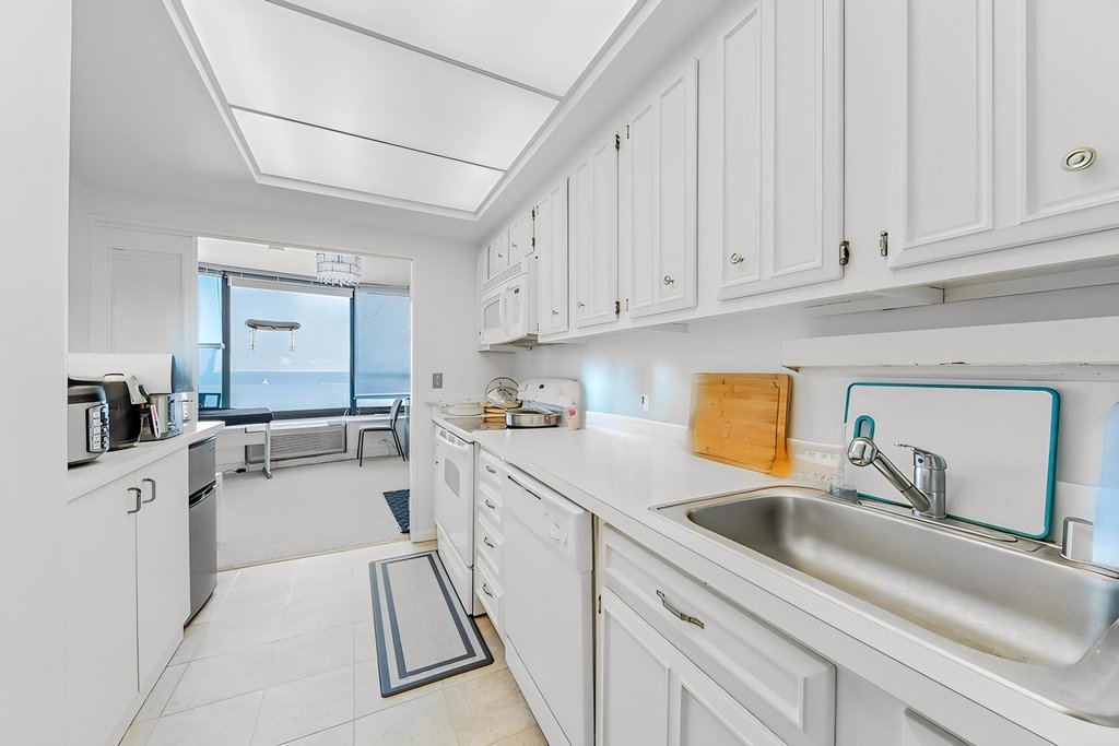 155 N Harbor Drive #1708, Chicago, IL 60601