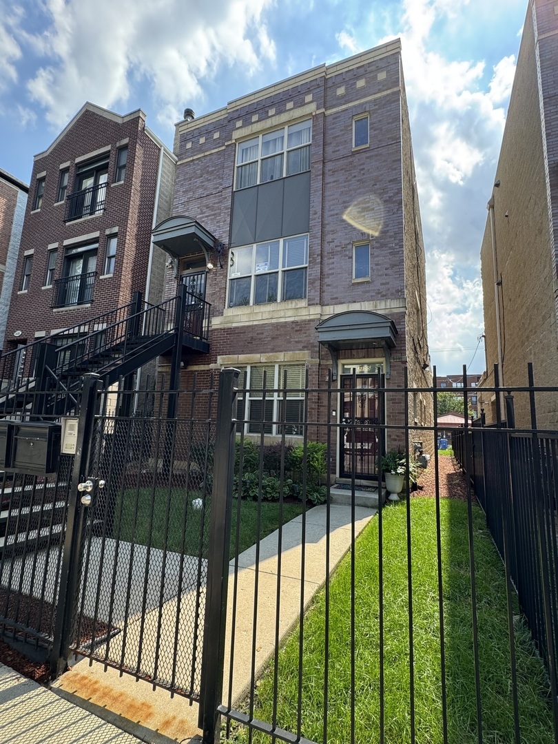 2155 W Warren Boulevard #1, Chicago, IL 60612