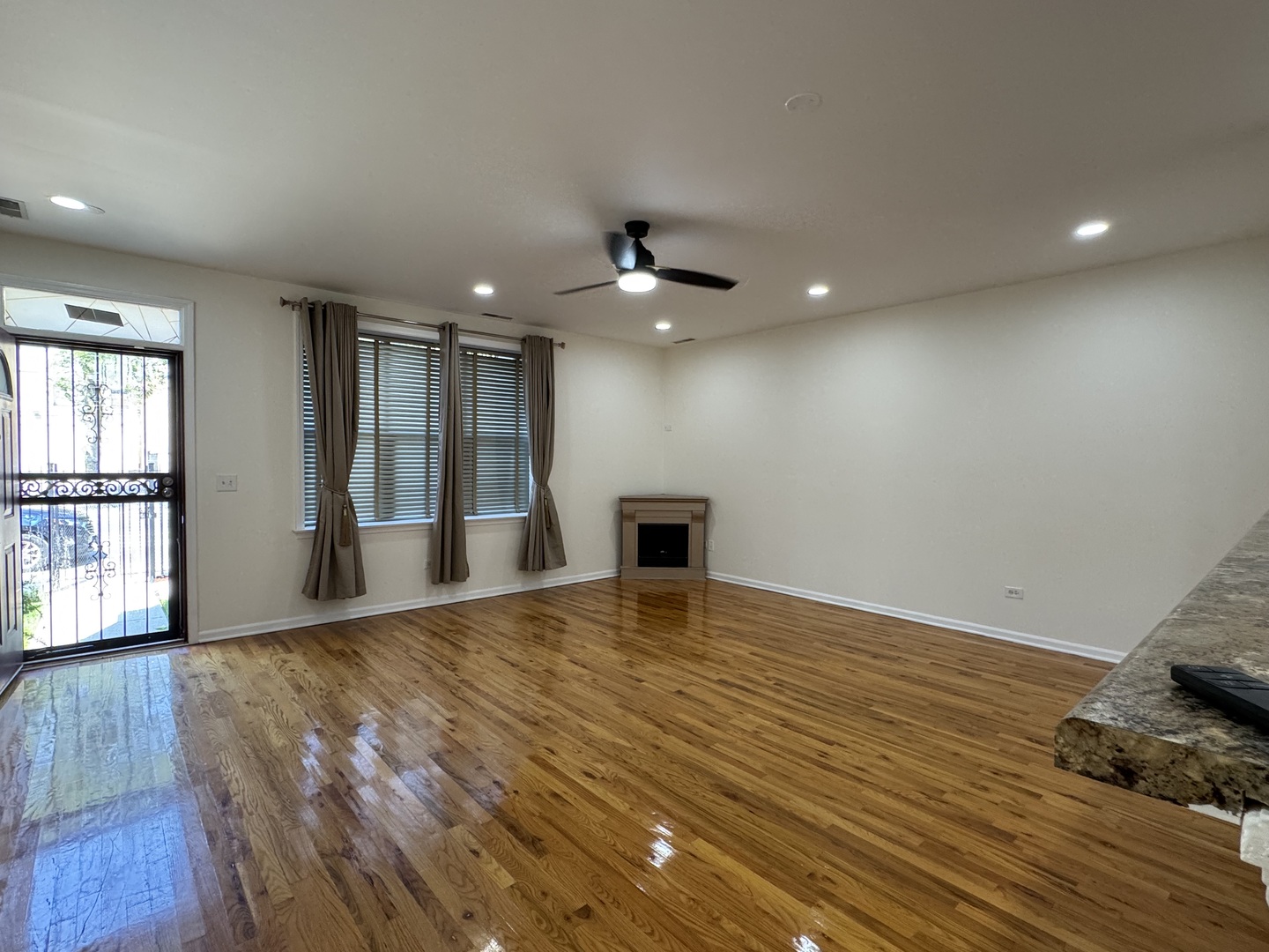 2155 W Warren Boulevard #1, Chicago, IL 60612