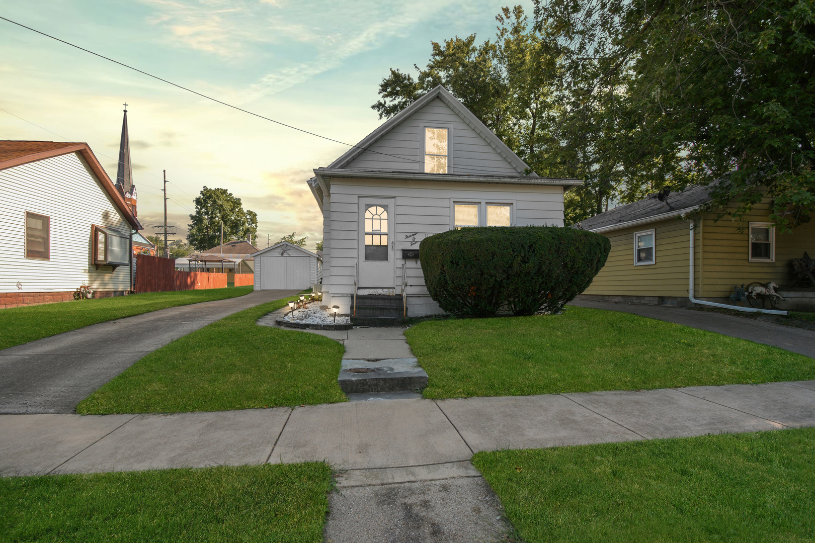 1304 W Chestnut Street, Bloomington, IL 61701