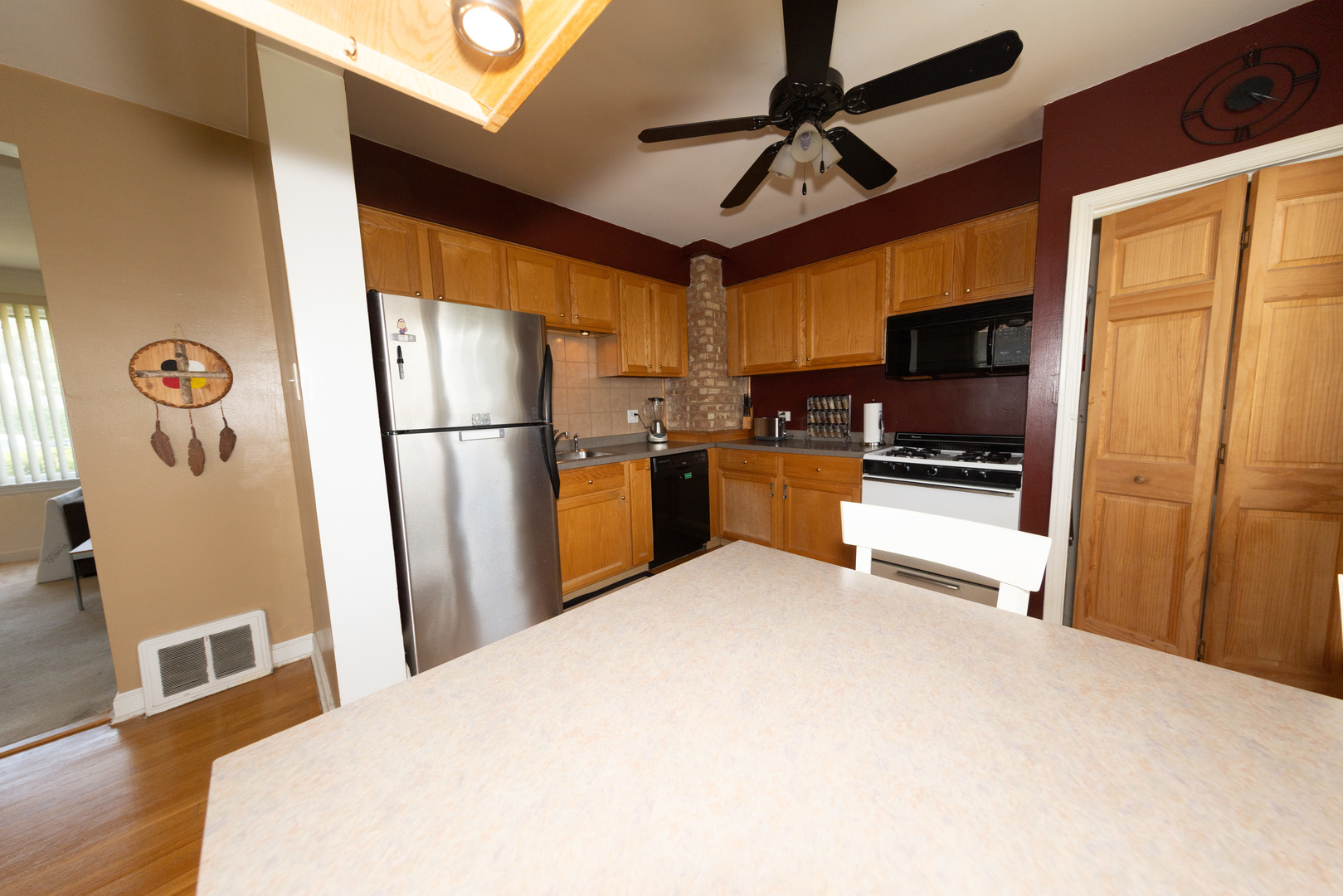 1406 Portsmouth Avenue, Westchester, IL 60154
