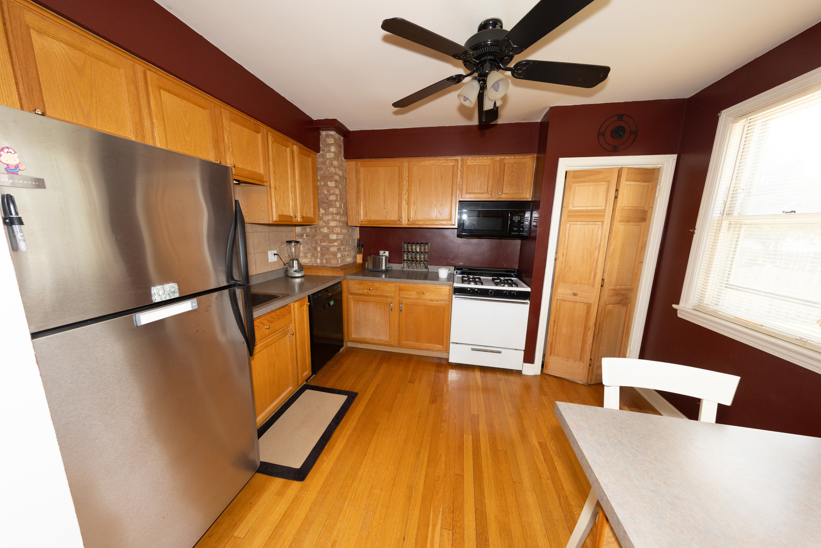 1406 Portsmouth Avenue, Westchester, IL 60154