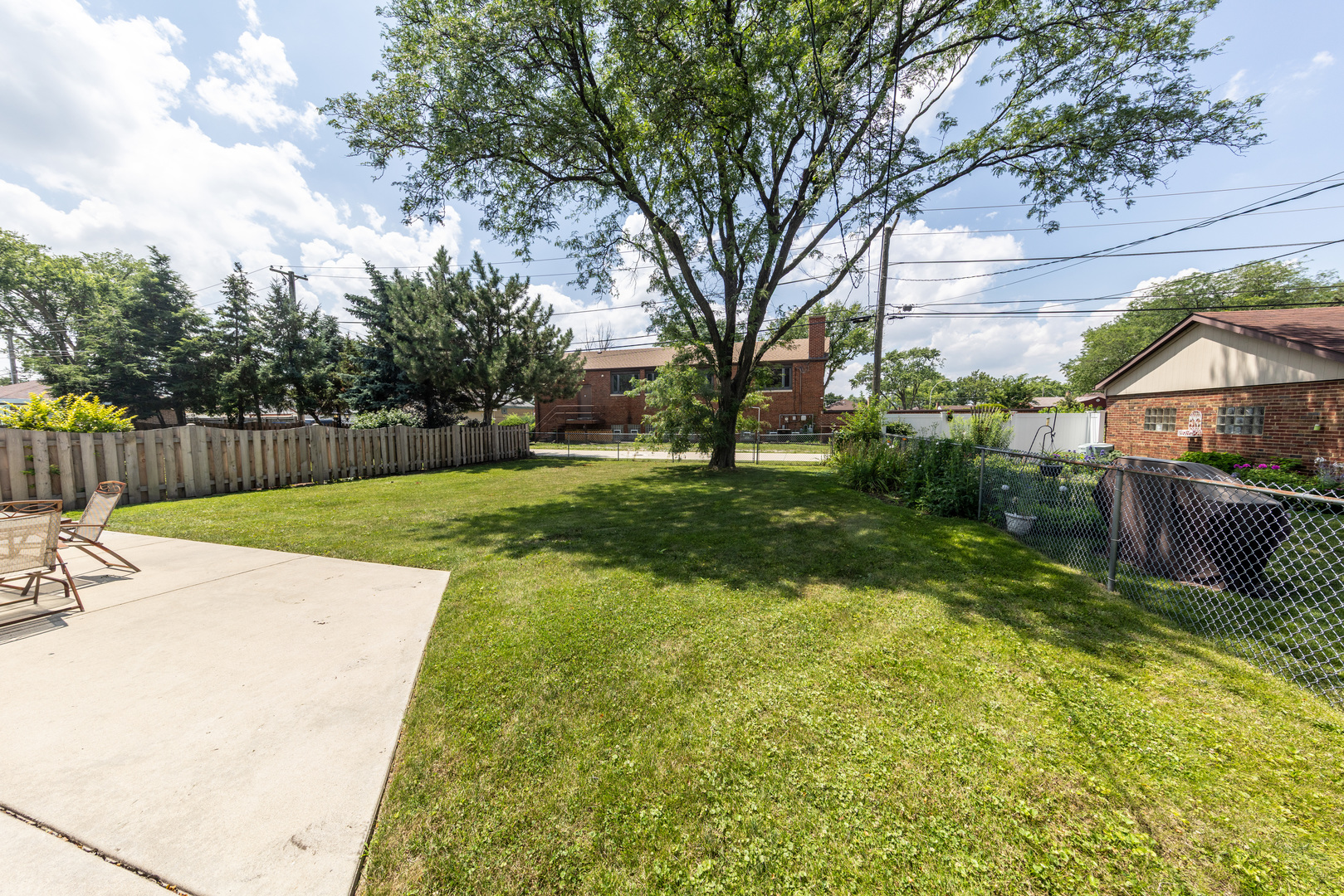 1406 Portsmouth Avenue, Westchester, IL 60154