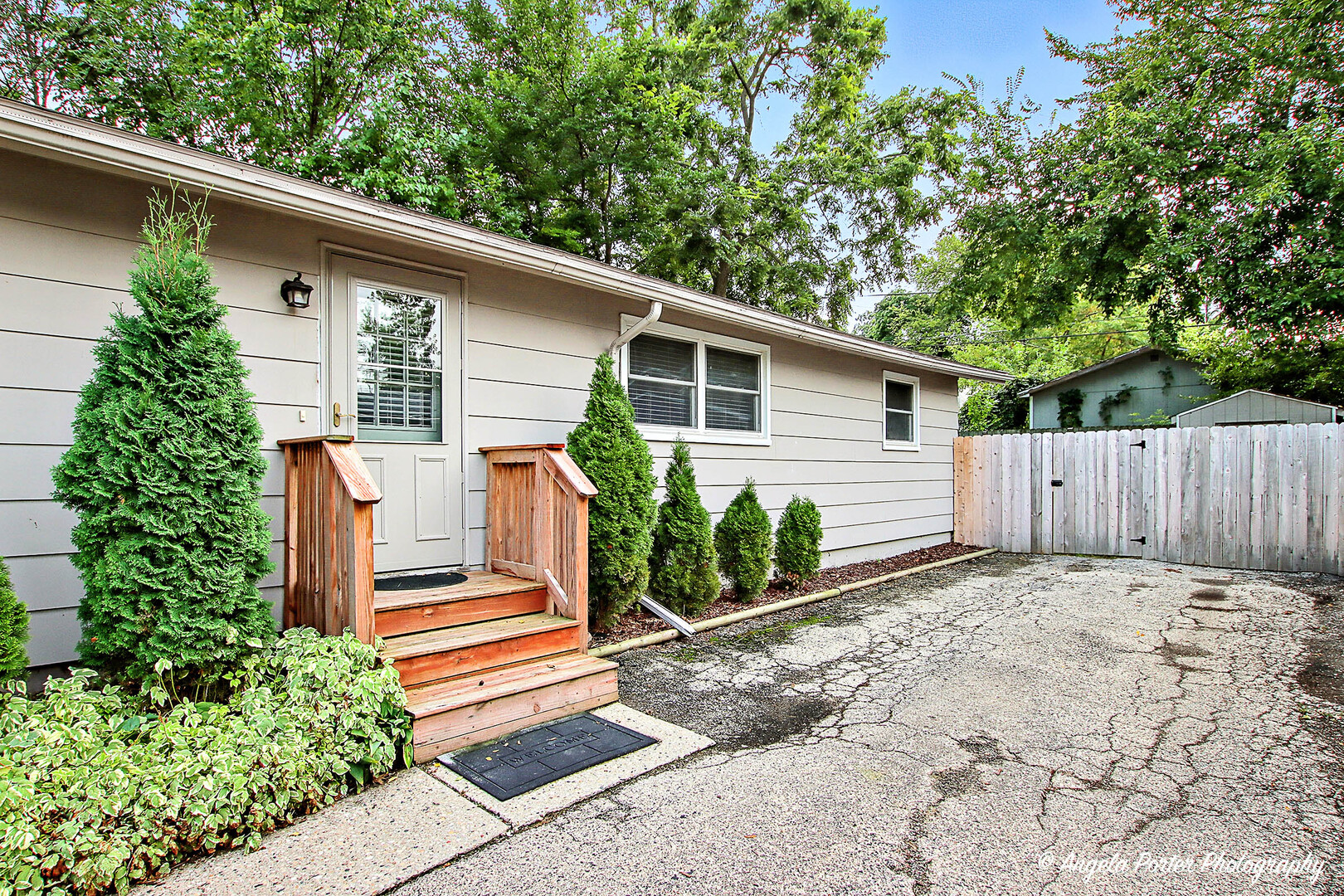 33648 N Oakland Drive, Gages Lake, IL 60030