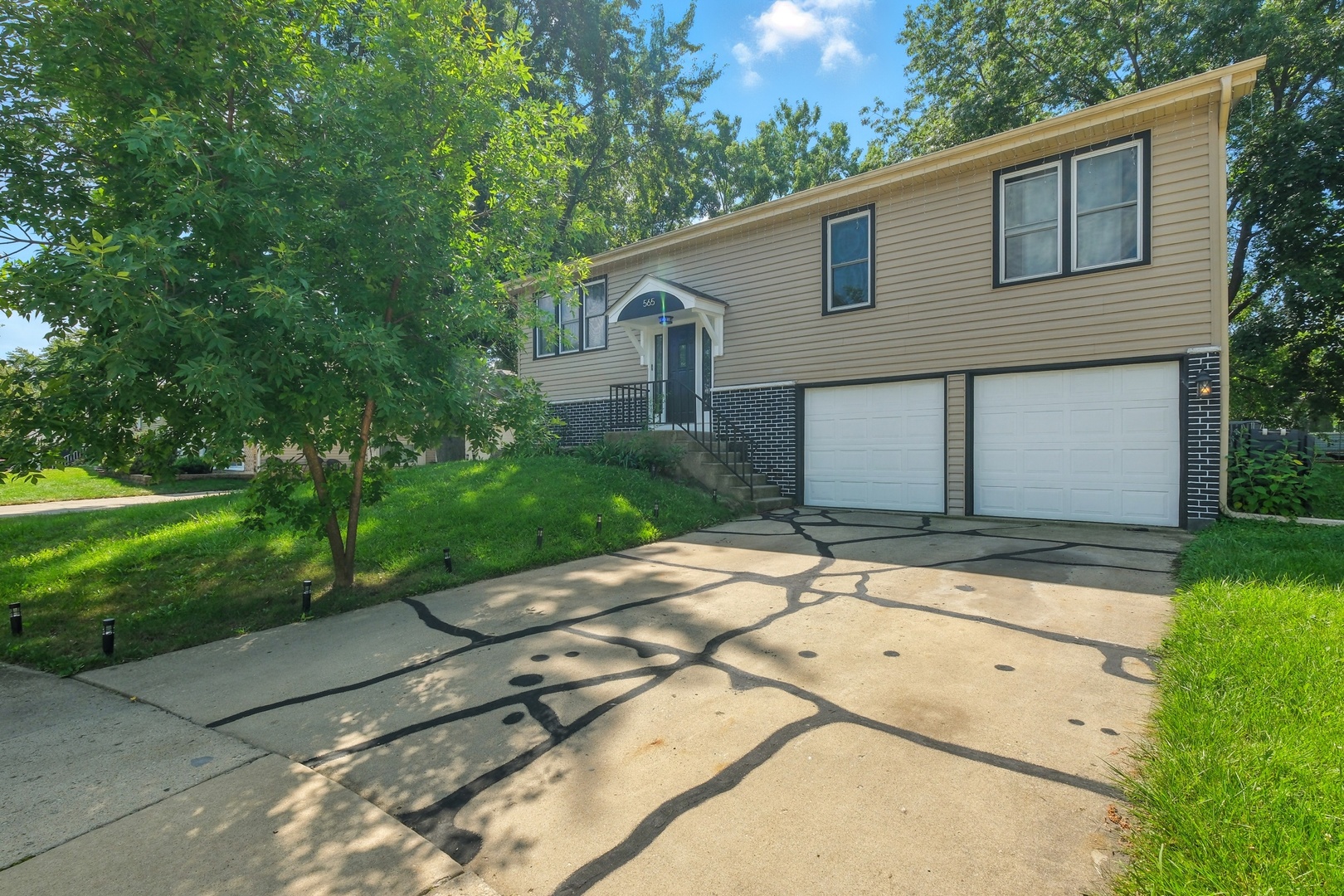 565 COTTONWOOD Circle, Bolingbrook, IL 60440