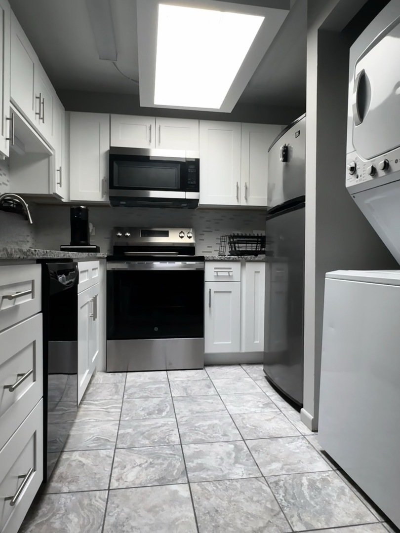 14536 Muskegon Avenue #3D, Burnham, IL 60633
