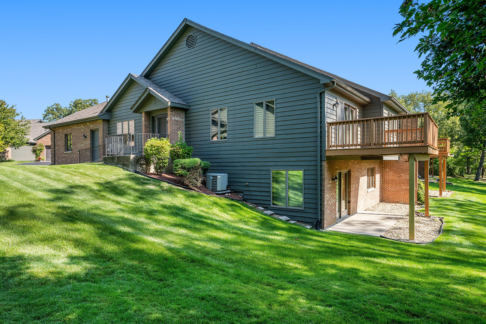 112 Village Woods Drive, Crete, IL 60417