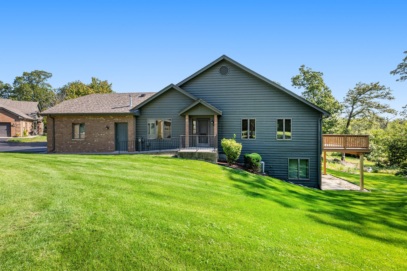 112 Village Woods Drive, Crete, IL 60417