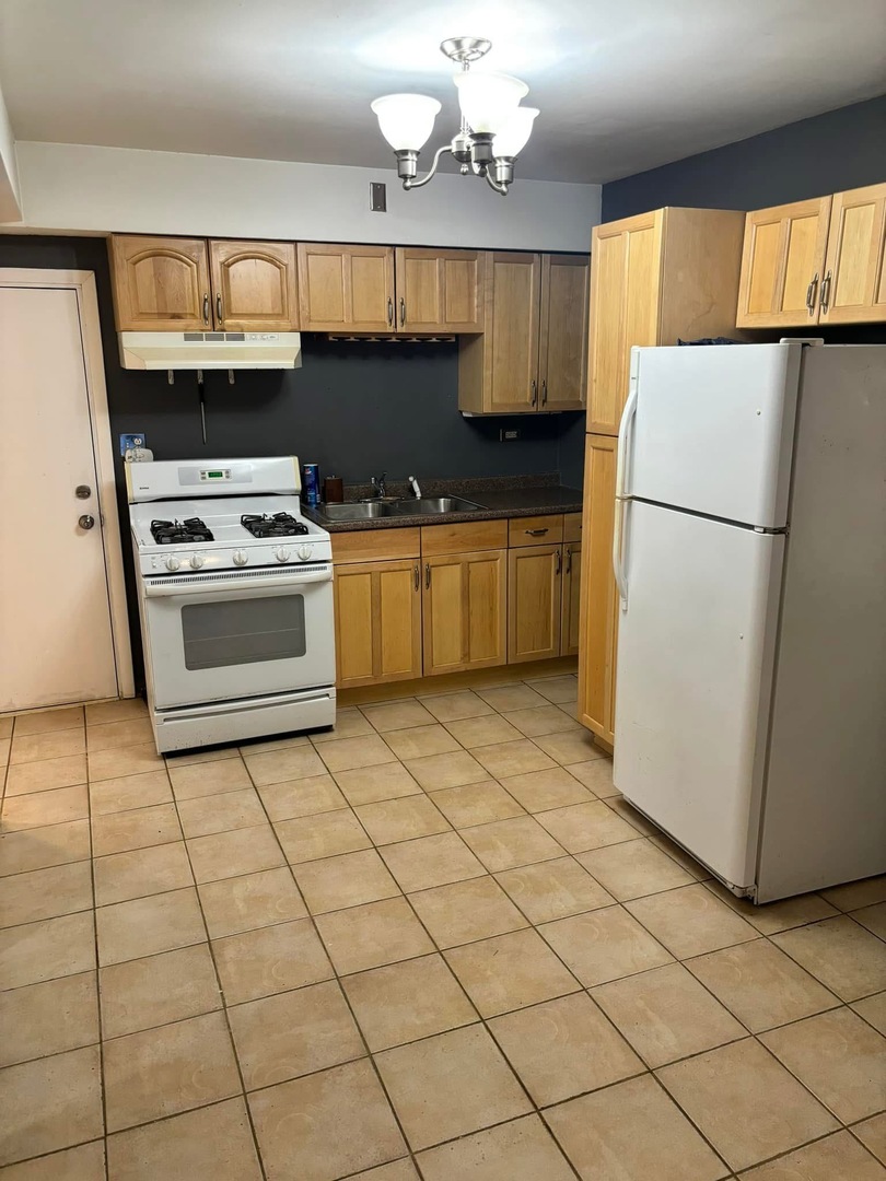 2615 S Emerald Avenue #1F, Chicago, IL 60616