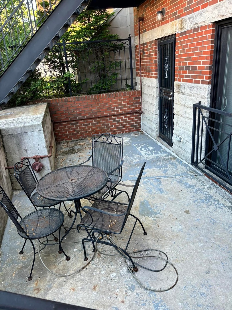 2615 S Emerald Avenue #1F, Chicago, IL 60616