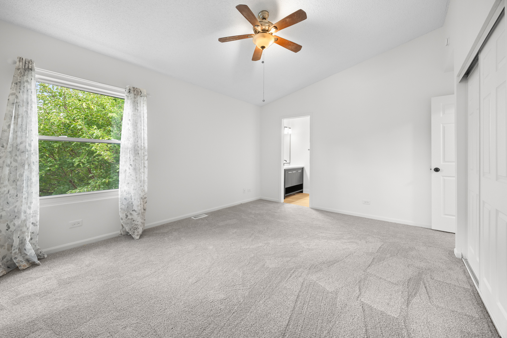 1103 SOUTHBRIDGE Lane #1103, Schaumburg, IL 60194