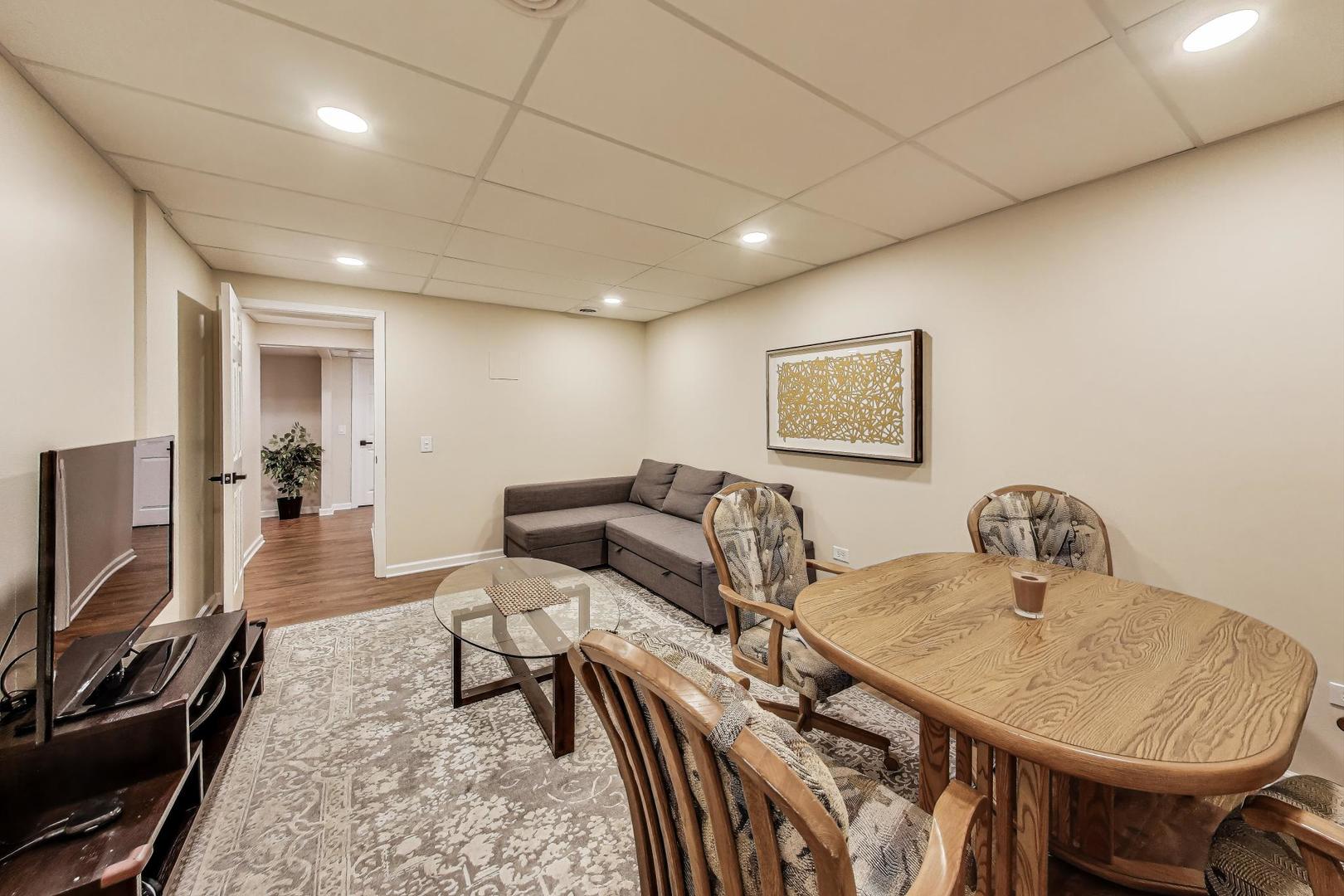 1604 Park Ridge Point, Park Ridge, IL 60068